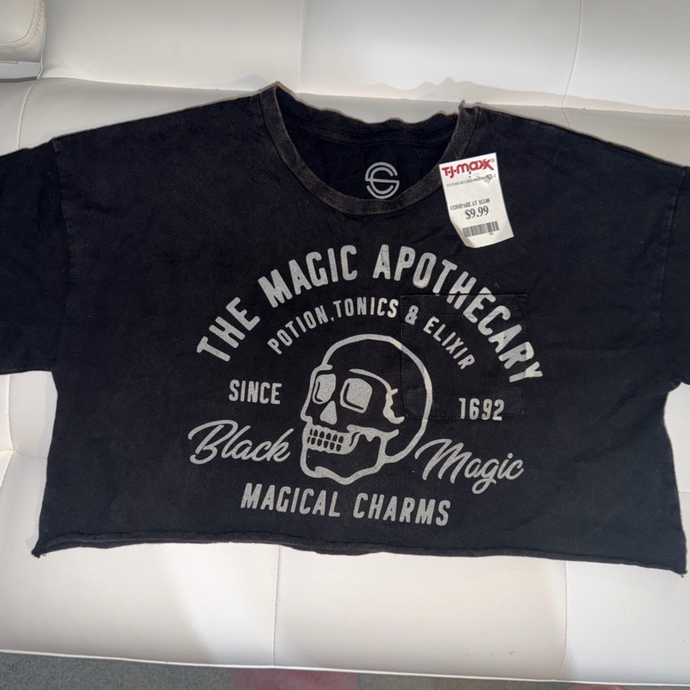 Black Graphic Crop Top